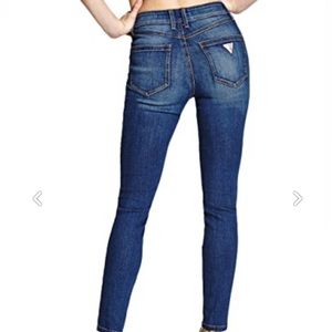 Guess || 1981 Skinny Jeans - Size 31